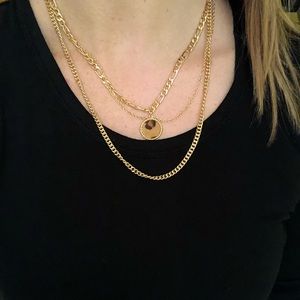 Gold layer necklace. NEW